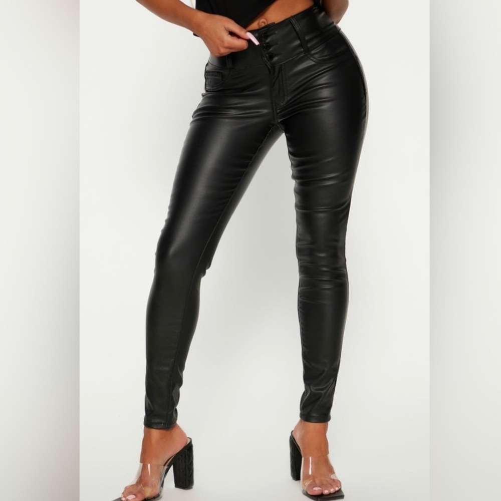 Fashion Nova Black High-Waisted Pants